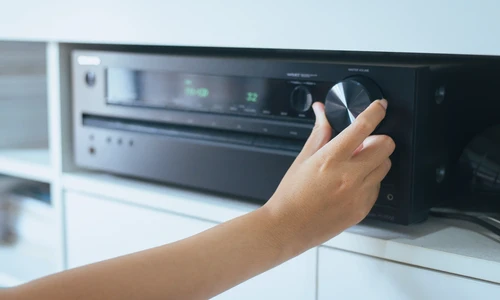 opravy zesilovačů a tunerů